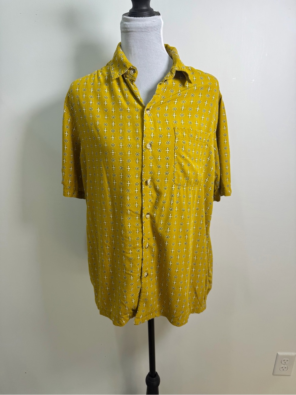 Urban Outfitters Men's‎ Mustard Yellow Medium Geometric Print Button Down Shirt